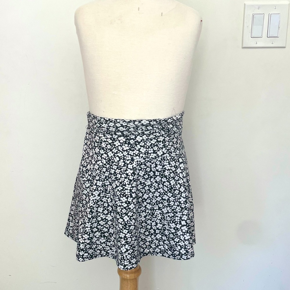 Super cute black and white floral skirt